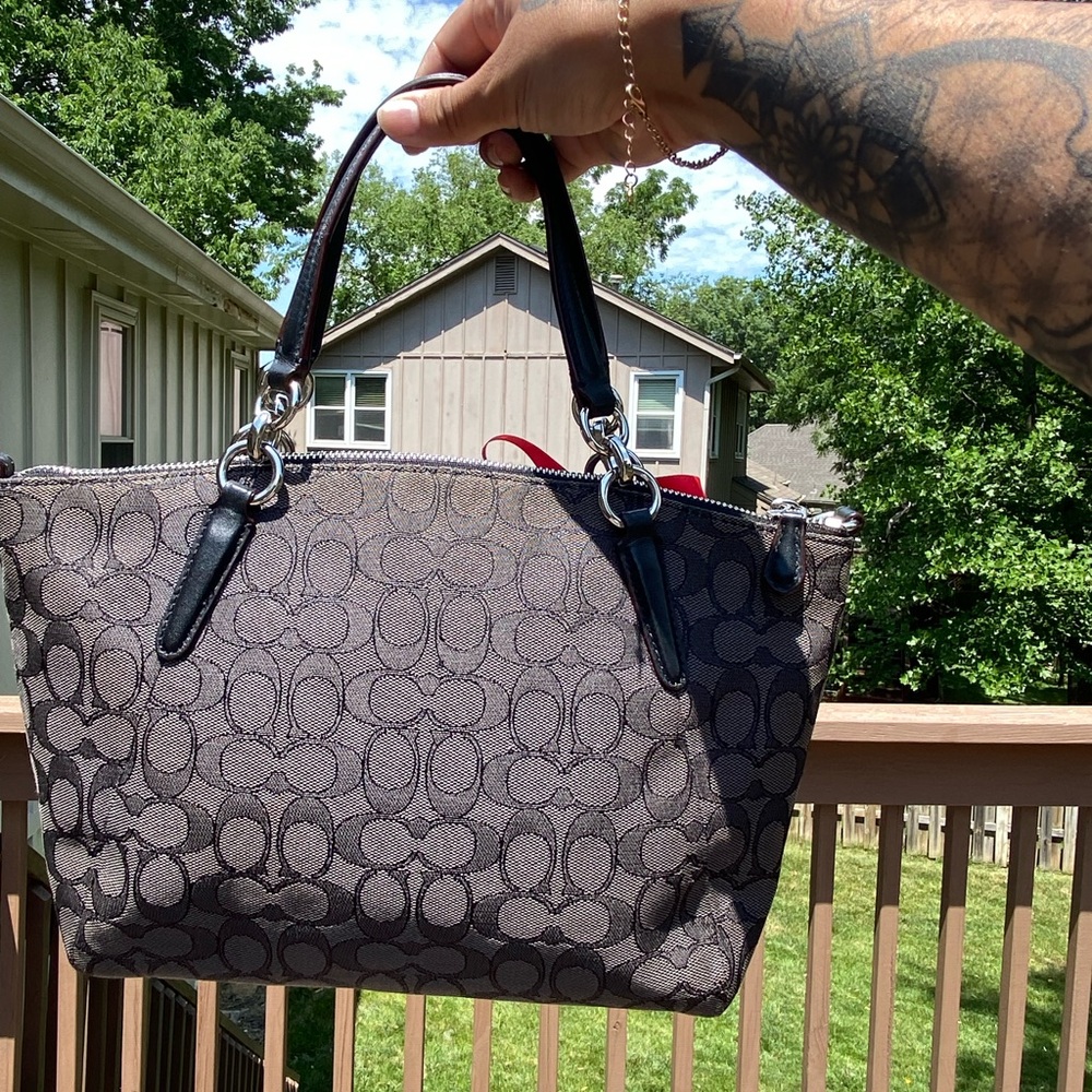 EUC Coach Kelsey black and grey Monogram - Picture 4 of 13